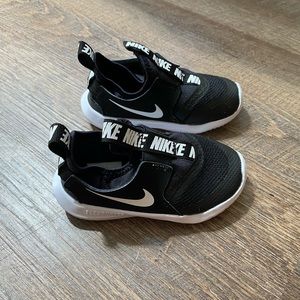 Nike toddler flex runner slip on shoes